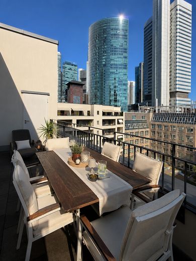 Luxus-Penthouse mit Skyline Blick – Großer Balkon
