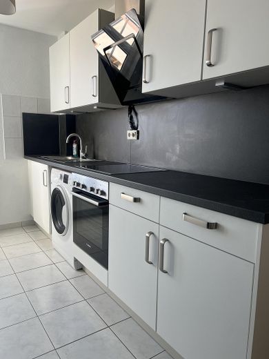 Popüler Nordend'de yenilenmiş 2 odalı daire! – moderne Küche Ansicht 2