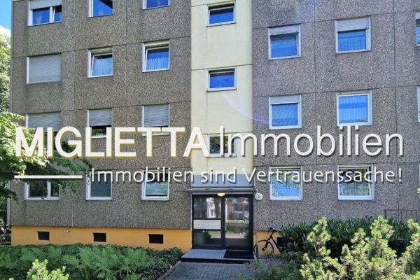 Lichtdurchflutete Wohnung mit Südbalkon in familienfreundliche Lage