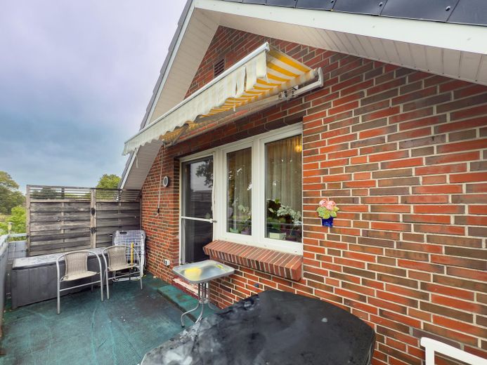 Bien immobilier polyvalent aux possibilités d’utilisation attrayantes – Balkonansicht 