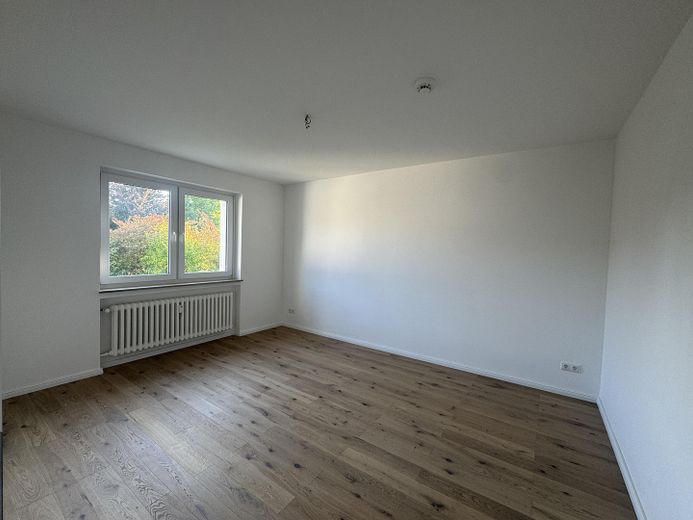 Frisch renovierte 3-Zimmer-Wohnung 70 qm im Zentrum von Melle – Schlafzimmer