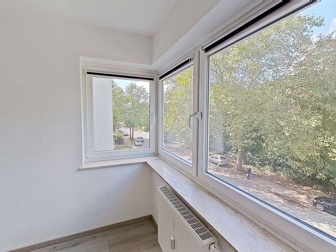 SADECE KIZLAR: Öğrenci ve stajyerler için aydınlık paylaşımlı ev odası – Ansicht II: WG-Zimmer