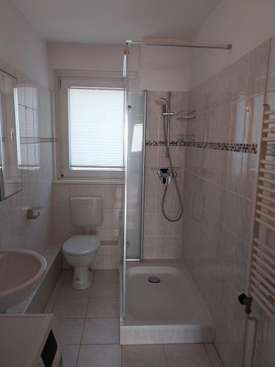 Apartamento de 3 habitaciones en Bln. Biesdorf – Duschbad