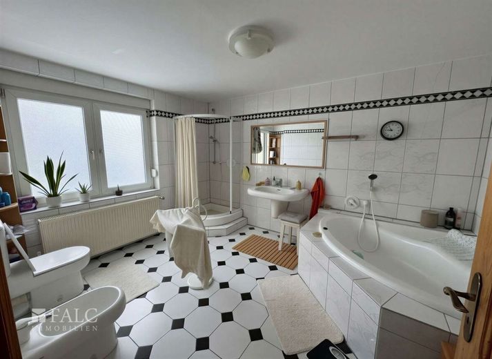 Attraktives Wohn- und Geschäftshaus in Solingen Höhscheid – Badezimmer 1.OG