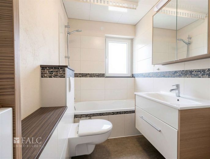 Vlotho ! Haus mit Fernblick für die große Familie ! – Badezimmer OG