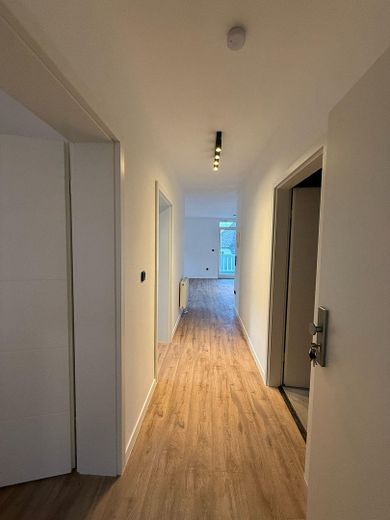 Beautiful 3-Room Apartment in Hof with Balcony and Kitchen – Photo 5