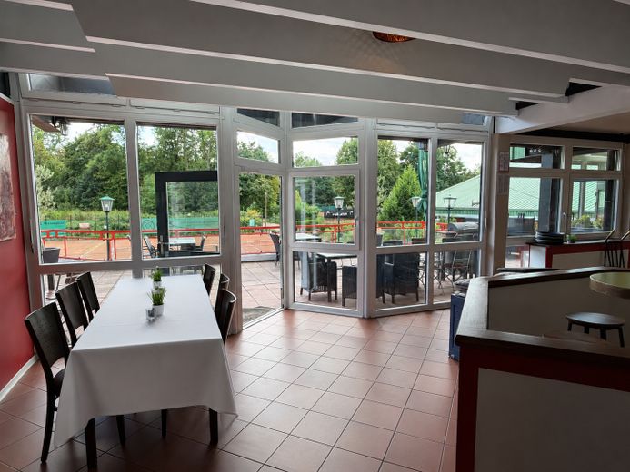 Großes Restaurant/Café mit Sonnenterrasse und zwei Kegelbahnen im Tennisclub TG 49 Bochum – Gastro
