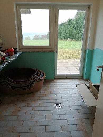 Einfamilienhaus mit gewerbl. Anbau im Außenbereich – gewerbl. Raum m. West-Terrasse