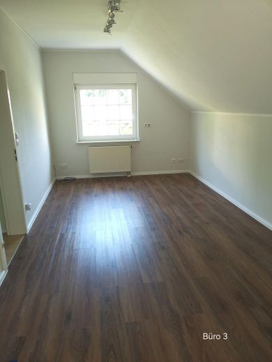 Bright office premises in a quiet location in 13467 Berlin-Hermsdorf – Büro 3 (Durchgangszimmer)