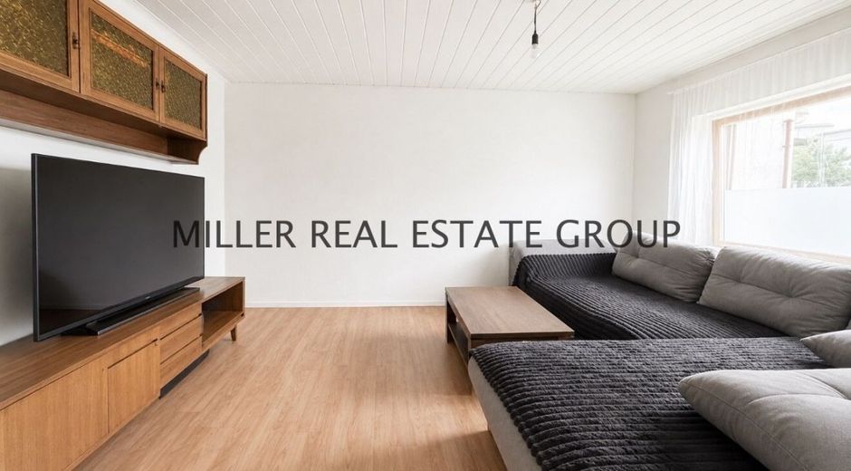 Zwei Häuser auf einem Grundstück in Ingolstadt - mit Garten &amp; Entwicklungspotenzial! – Wohnbereich Haus I