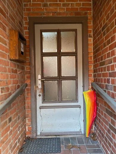 *Grundstück mit Altbestand, ideal zur Bebauung mit einem großen EFH, oder einem Zweifamilienhaus !!!* – Hauseingang 1