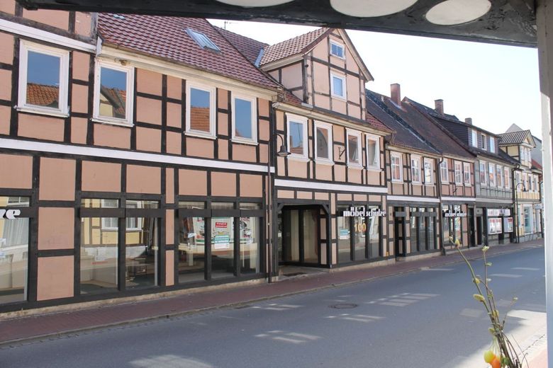 Gewerbeimmobilie im Zentrum von Lüchow (Wendland) ca. 4.050 m² Nutzfläche | 3.495 m² Grundstück | provisionsfrei vom Eigentümer – Lüchow-Bergstr (4)