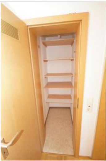Wohnen in Überlingen: Großzügige 3-Zimmer-Oase mit Balkon, Aussicht & 2 Stellplätzen – Abstellkammer 