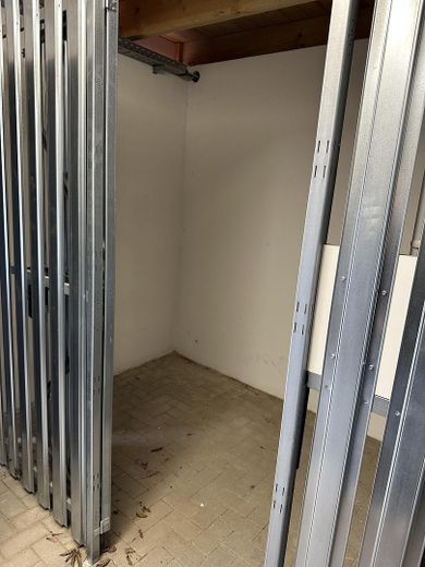 Exklusive neuwertige 3-Zimmer-Wohnung mit schönem Balkon von PRIVAT! – Abstellraum Bild 2