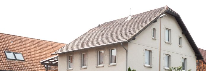 Hof Straßenansicht
