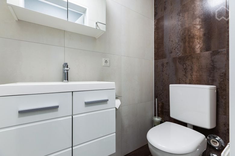 Appartement d’affaires intelligent : meublé avec élégance et modernisé (loyer tout compris) – Bad
