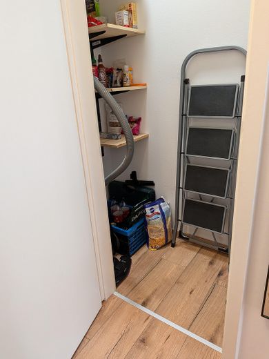 3-pokojowe mieszkanie w Alt-Moosach, 3 minuty do U3, wśród zieleni i z dużą ilością słońca. Bez prowizji! – Abstellkammer