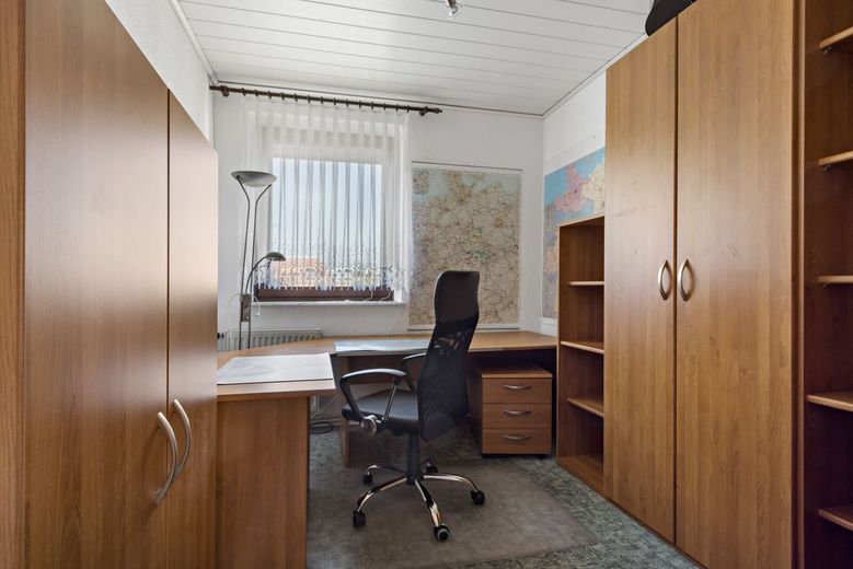Der Lottogewinn unter den Reihenhäusern im Süden von Halle! – Arbeitszimmer
