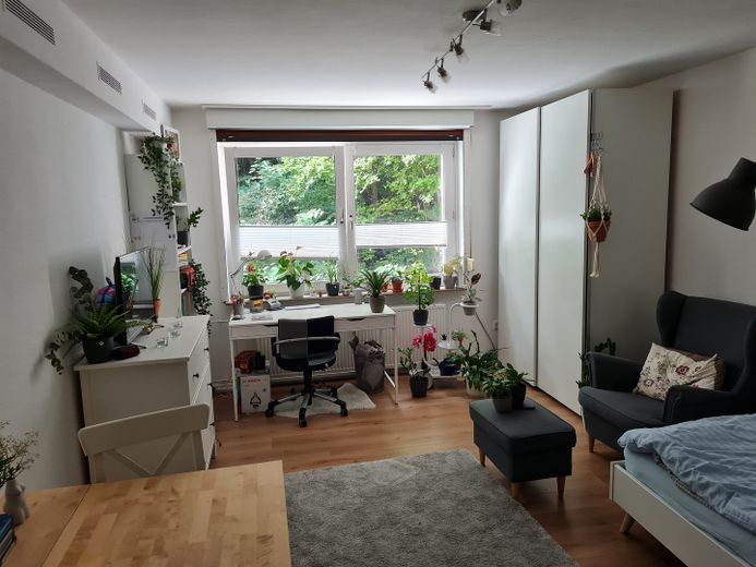 Modernisiertes Appartement in Top-Lage, Nähe Uni! – Wohnzimmer