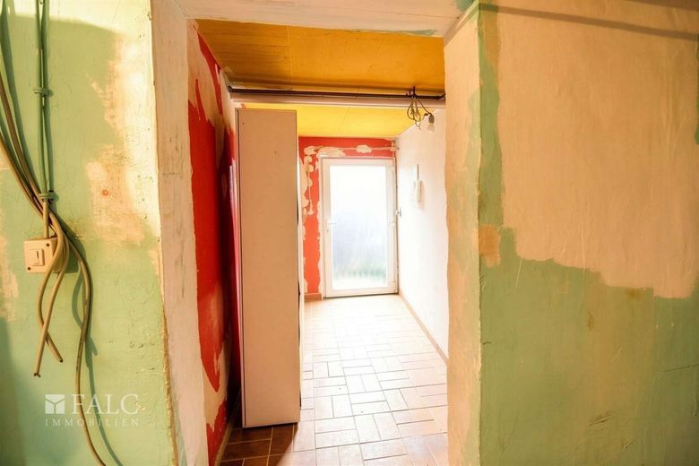 Wohnen mit Perspektive - großzügiges Zweifamilienhaus in begehrter Lage – Keller - Ausgang zum Garten