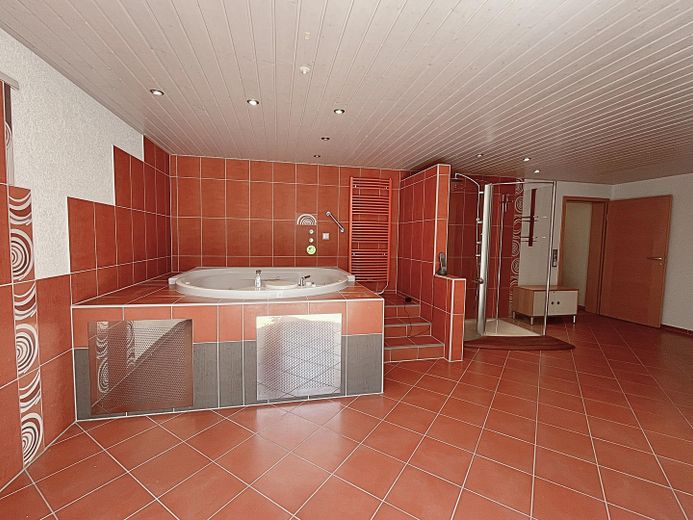 Jacuzzi im Wellnessbereich