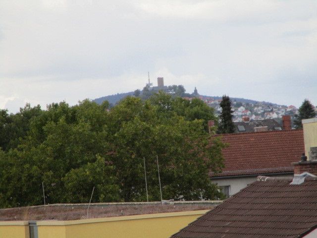 3,5 ZKB Gießen Innenstadt, 4.OG mit Süd-Balkon, und Fernblick – Fernblick zur Gleiburg westl.