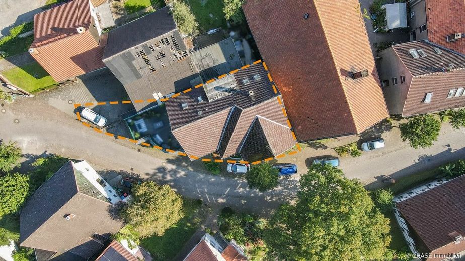 Großflächiges 5-Parteien Mehrfamilienhaus in Bad Pyrmont - Top SOLL-Faktor von 9,7 in Löwensen! – Vogelperspektive - gesamtes Grundstück