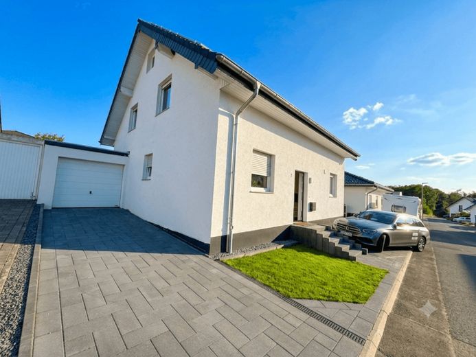 Exclusive new-build property in Mechernich: Perfectly completed with granite, kitchen & garden – Photo 1