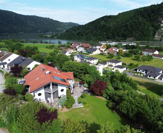 West-Ansicht mit Donaublick