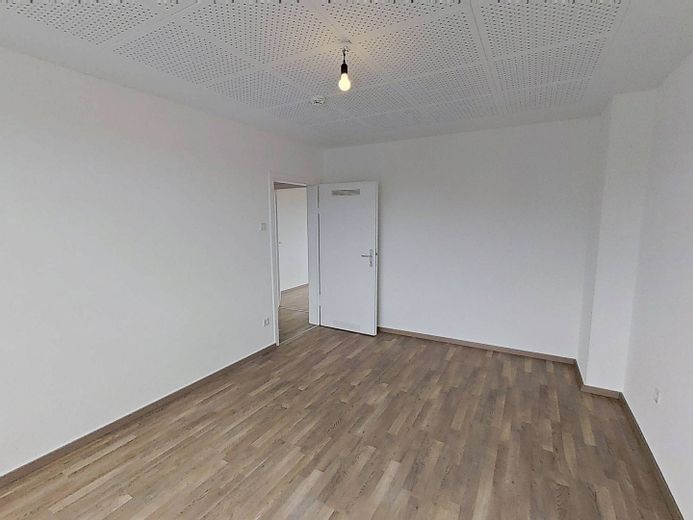 Appartement moderne de 3 pièces avec salle de bains éclairée par la lumière du jour à Bielefeld-Mitte – Ansicht II: Schlafzimmer II