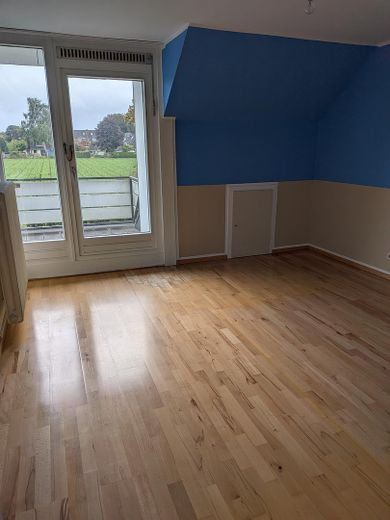 Geniş bir sıra evin son ünitesi, güney terası ve 3 yatak odasıyla sakin konumda – Zimmer 2