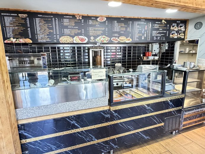 Döner-/Imbisslokal in Top-Lage | Voll ausgestattet | Sofort starten | Günstige Miete – Theke