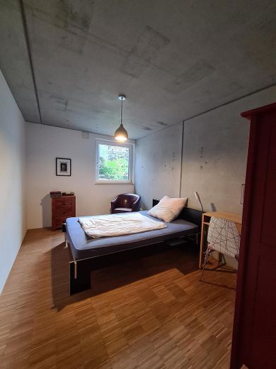 UG. Zimmer 1