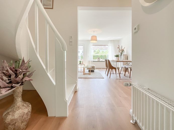 Familienfreundliches Reihenmittelhaus mit Garten, Vollkeller und ausgebautem Dachgeschoss – Foto 3