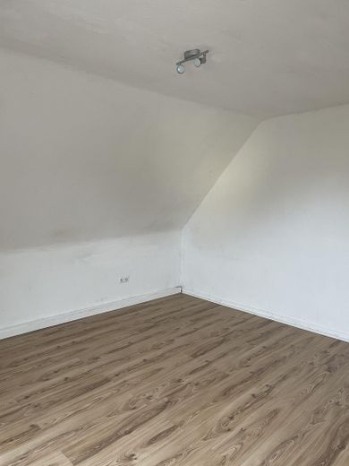 Charmante 2,5-Zimmer-Wohnung mit Wohlfühlcharakter – Wohnzimmer
