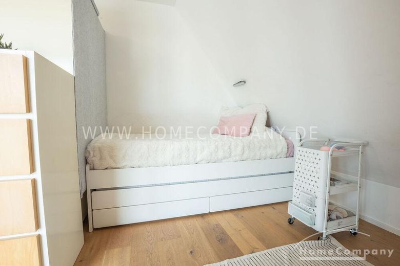 Wohnen im Grünen – Befristete Vermietung: Stilvolles Einfamilienhaus mit Garten  &  Terrasse in Olching – 2e07f8a4fdfe5a22c37250ffe40e2c2d607a6409.jpg
