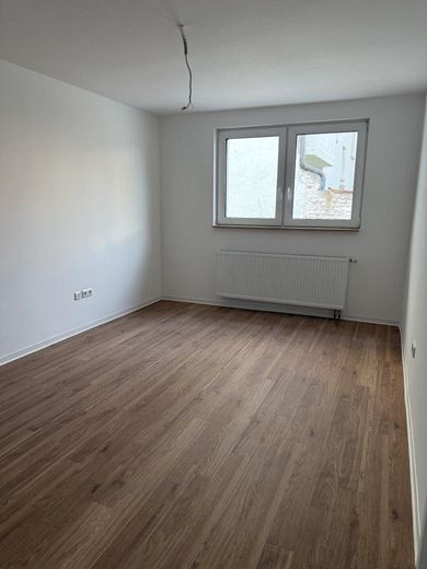 Fully renovated single-family house with modern extension – Zimmer 1 