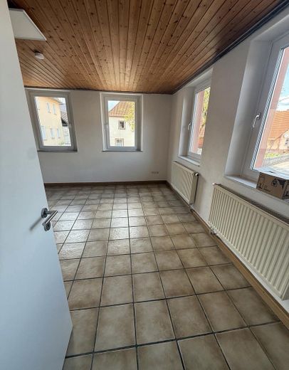 İlk kullanım, yeni yenilenmiş bahçeli müstakil ev, 63828 Kleinkahl'da – Wohnzimmer 1