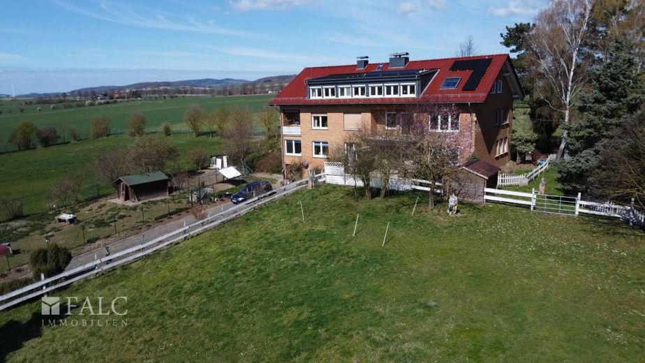 ***Hullersen - Modernisiertes Mehrfamilienhaus mit 6 Wohneinheiten auf üppigem Grundstück*** – Außenansicht