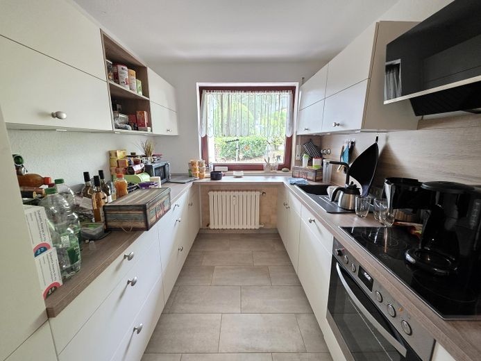 2,5 locali, vicino al bosco e alla Ruhr, terrazza di 14 m², bagno: vasca + doccia separata, pavimenti in parquet di legno massello – Einbauküche