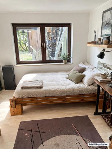 Geräumige 3 Zimmer Wohnung mit eigenem Garten und Garage – Schlafzimmer