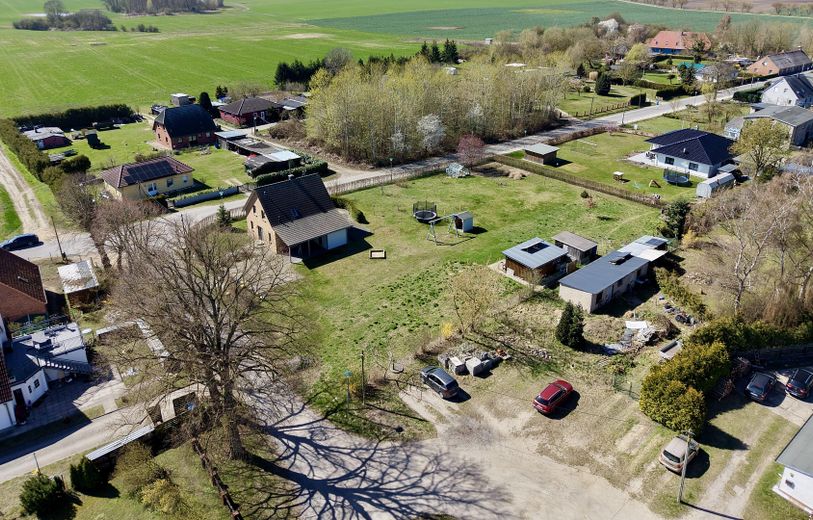 Provisions- und bauträgerfrei: Voll erschlossenes Baugrundstück in Kartlow – 10 Min. bis Wismar! – Drohne Nordost