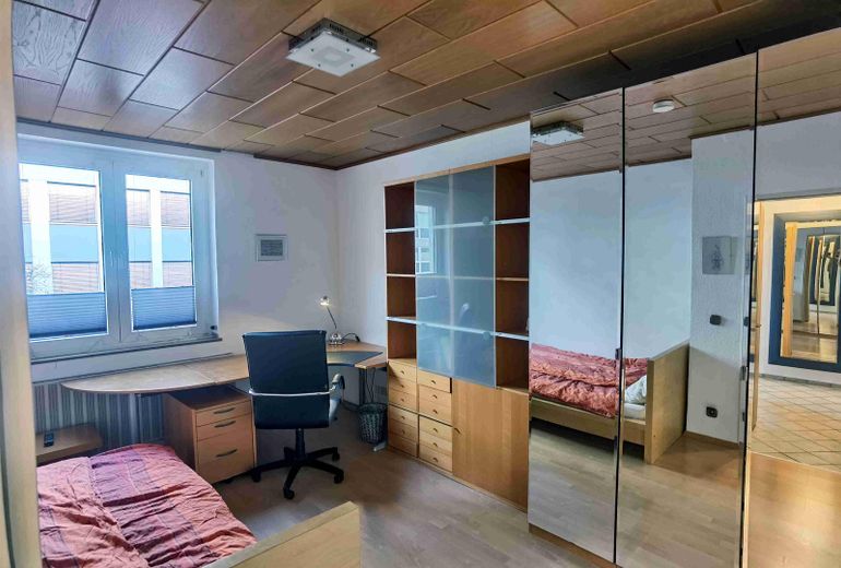 Charmantes ruhiges Appartement in bester Lage voll ausgestattet – Arbeiten / Schlafen