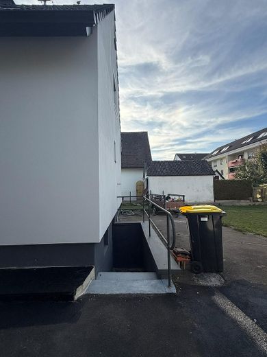 Charmantes, kernsaniertes Einfamilienhaus mit hochwertiger Ausstattung – Außen Zugang zum Keller