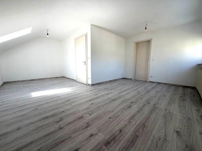Bonita casa adosada con garaje y jardín * en Schweinfurt – Zimmer