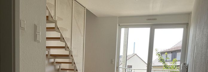 Helle, frisch renovierte Maisonettewohnung mit Süd-West-Balkon in ruhiger Lage – Wohnzimmer 1