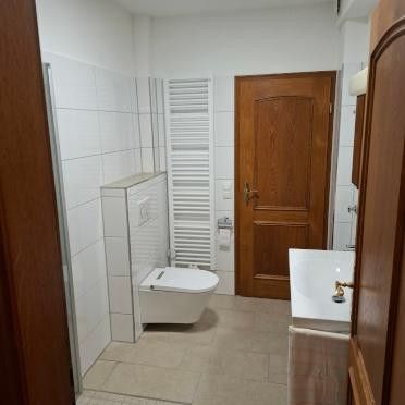 Dusch-WC/ Dusche EG