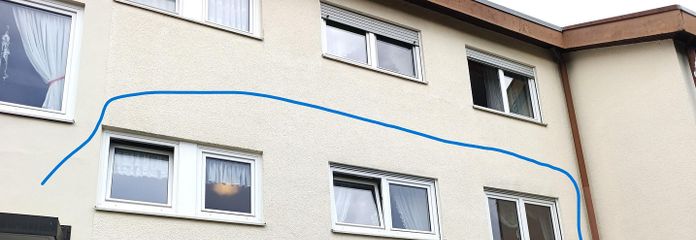 Hauseingang links u. Garage