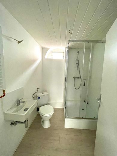 Moderne 3-Zimmer-Wohnung in Eppertshausen – Bad