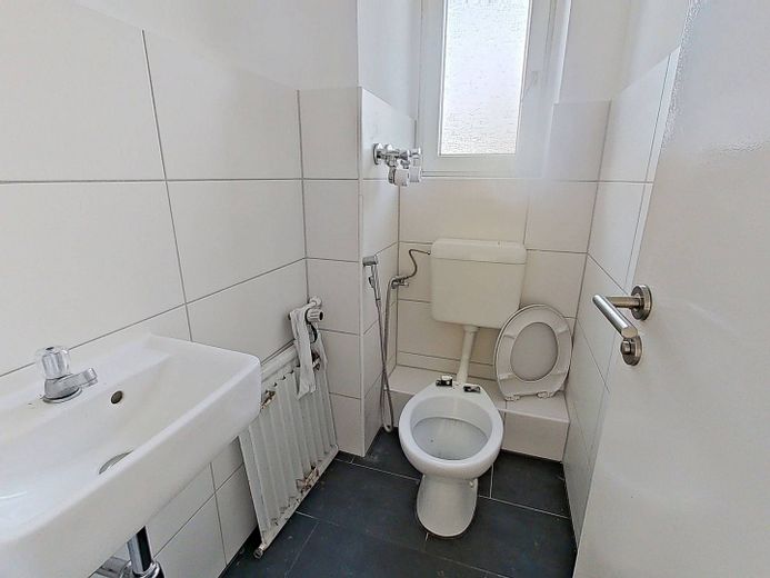 Punta in alto: moderno appartamento di 3 locali con BALCONE e splendida vista – Separates WC